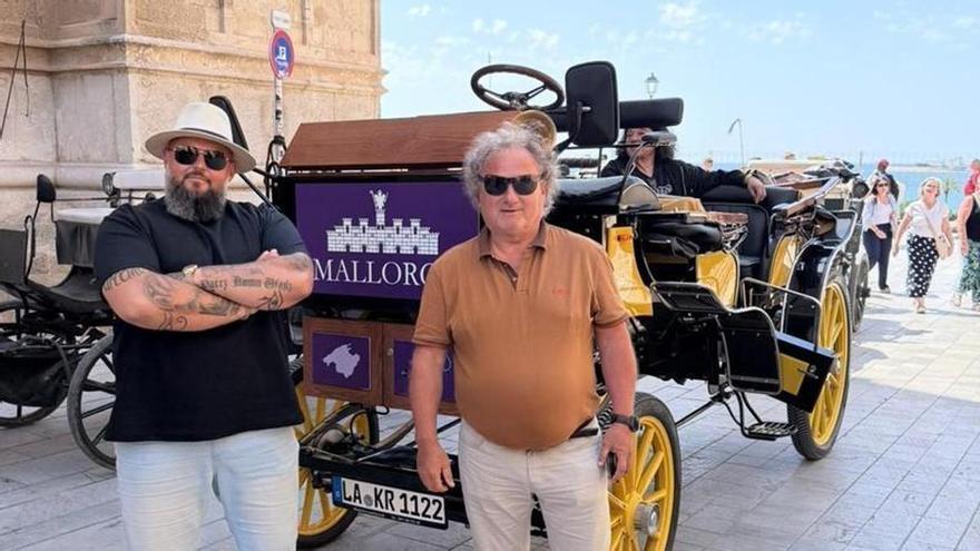 Un empresario alemán viaja a Mallorca para presentar sus galeras eléctricas y la policía lo intercepta por circular sin licencia