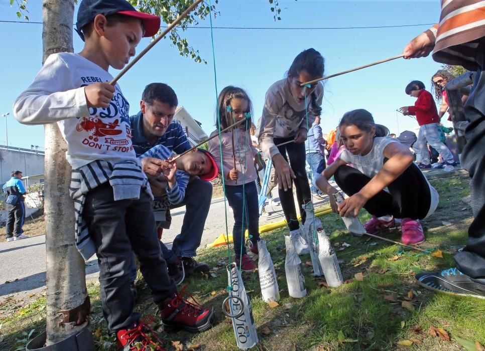 Cientos de vecinos de acercan al entorno del molino de Regueira para disfrutar de una jornada tradicional