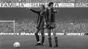 Neeskens, junto a Cruyff, en su etapa como jugador del Barça.