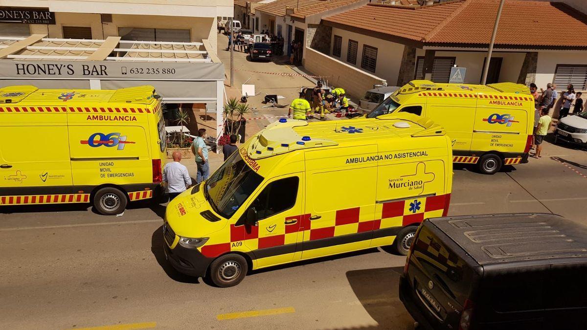 Dos fallecidos al arrollar una furgoneta la terraza de un bar en Torre Pacheco.