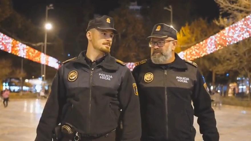 La Policía Local de Orihuela felicita la Navidad: guiños al Orihuela CF y al Elche, un cameo y un final sorprendente