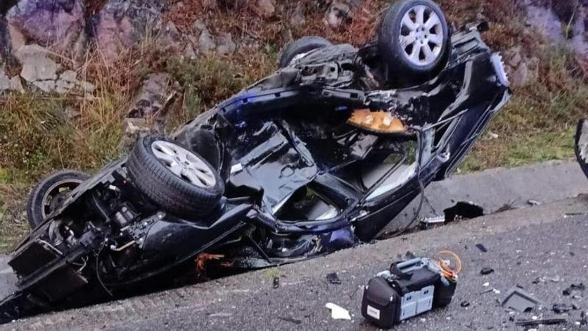 Vehículo siniestrado en la AC-400 cerca de Ledoño, que conducía en joven fallecido.