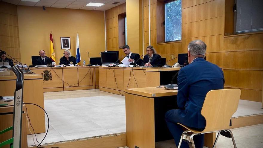 Fiscalía retira cargos a cuidadora de anciana; herederas mantienen la acusación.