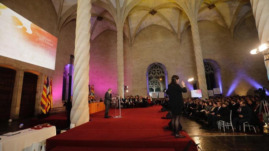 Premios Ramon Llull | Armengol apuesta por «renovar y revitalizar» el Estatut para que los derechos sean «irreversibles»