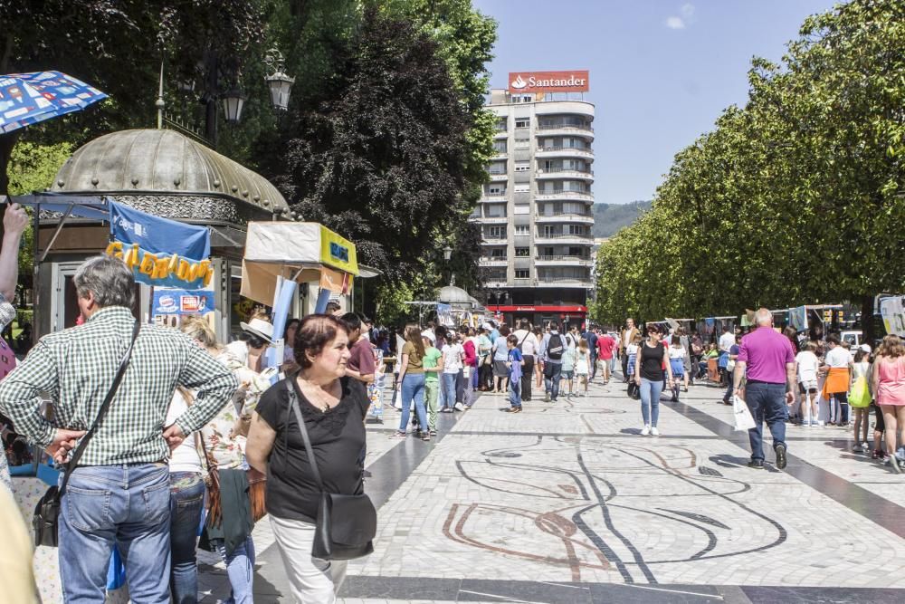 Mercadillo de escolares en el Paseo de Los Álamos