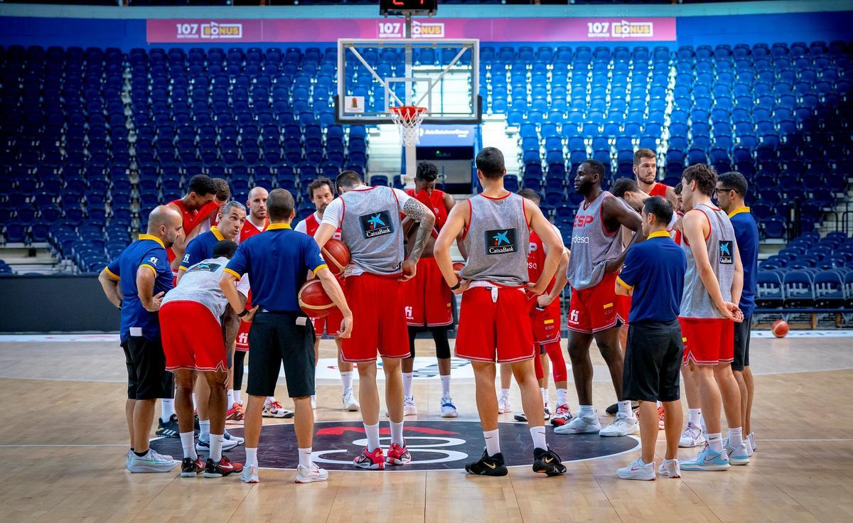 Scariolo, dando instrucciones al equipo en Vilnius