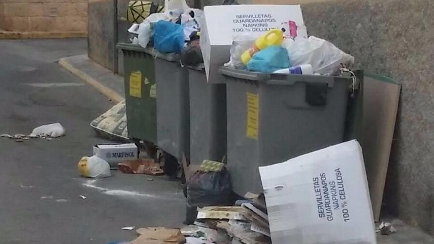 La basura se acumuló en algunas zonas varios días.