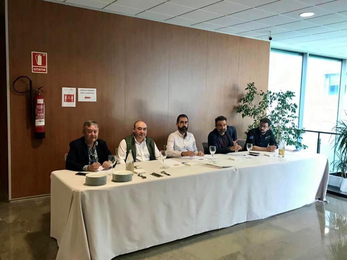 Jurado que selecciona a las tapas finalistas