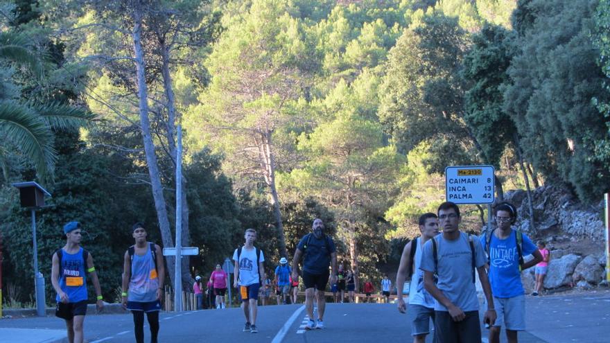 Die Erschöpfung am Ende der Wanderung: Nur noch wenige Kilometer zum Ziel.