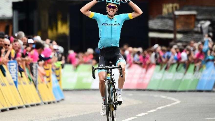 Pello Bilbao celebra su victoria en la sexta etapa del Criterium du Dauphiné.
