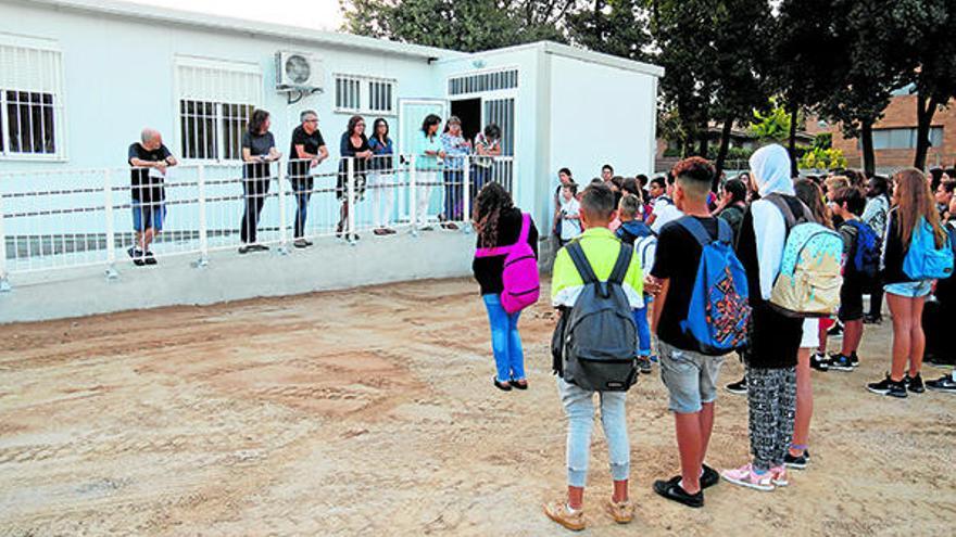 Un centre amb dos edificis separats per dos quilòmetres