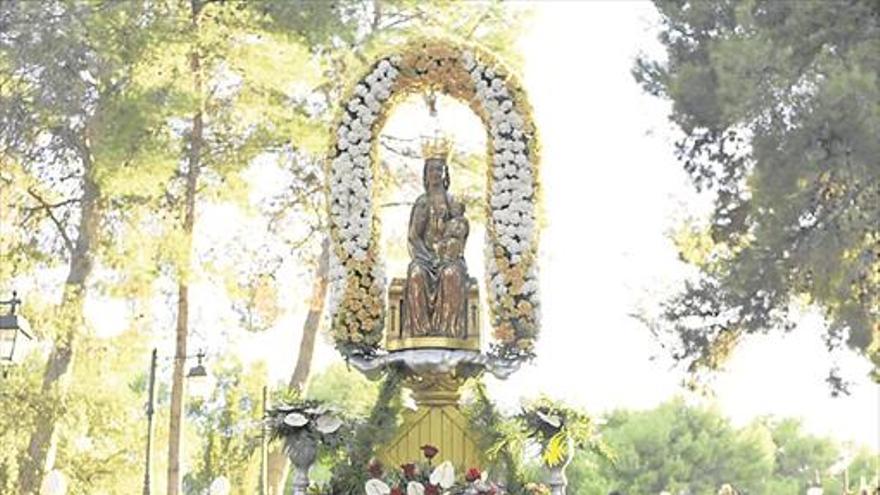 La ciudad cierra sus fiestas con la emotiva subida de la ‘moreneta’