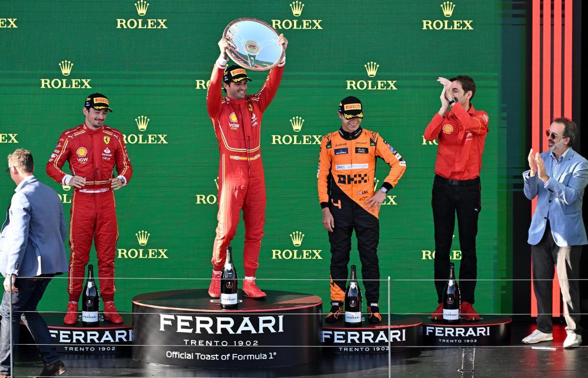 Melbourne (Australia), 24/03/2024.- Carlos Sainz of Ferrari celebrates after winning the Australian Grand Prix 2024 at Albert Park Circuit in Melbourne, Australia 24 March 2024. (Fórmula Uno) EFE/EPA/JOEL CARRETT AUSTRALIA AND NEW ZEALAND OUT / AUSTRALIA AND NEW ZEALAND OUT