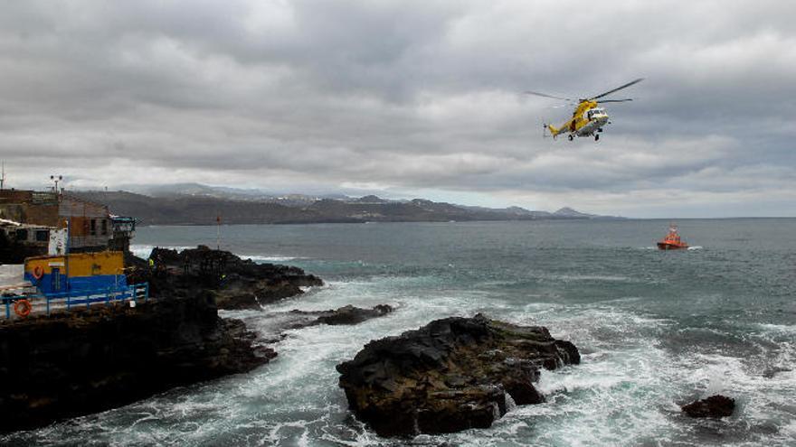 Un vecino de La Isleta fallece en una caleta prohibida al baño de La Puntilla