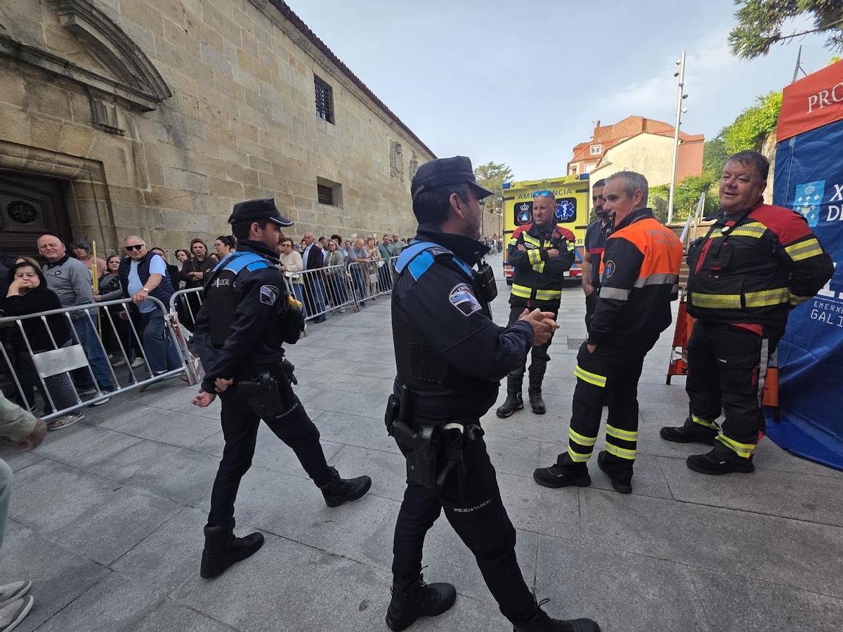 Efectivos policiales y de emergencias.