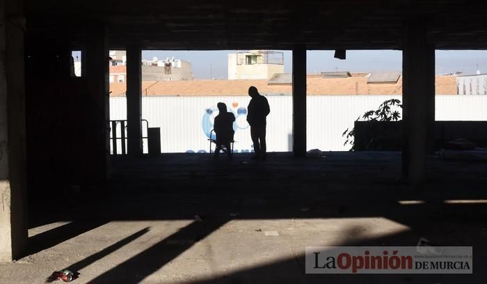 Tensión en San Pío X durante el desalojo de okupas en un edificio abandonado