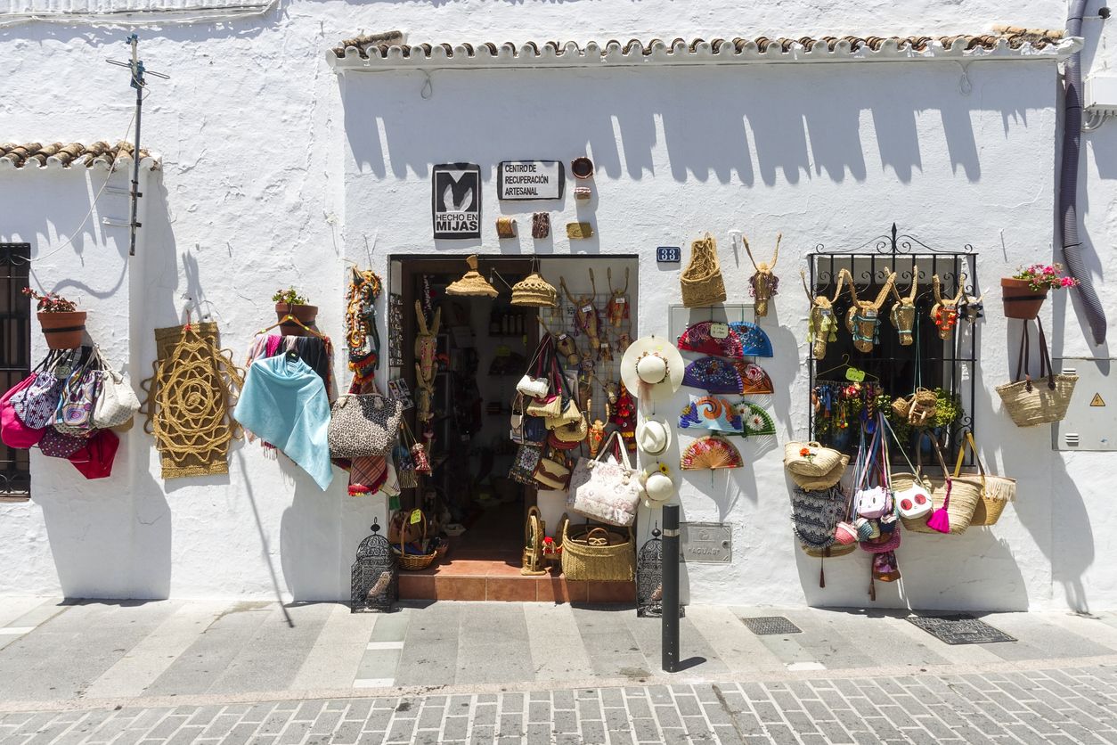 Con más de 300 días de sol al año y una temperatura media de 20 ºC.