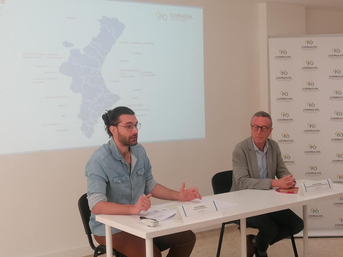 Luis Cabañas y Carlos Sánchez en la presentación del informe Estarem