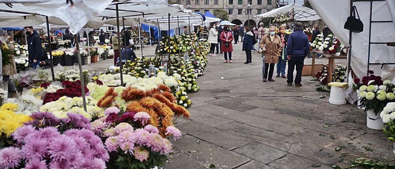 El mercadillo contó con escasas visitas y ventas.