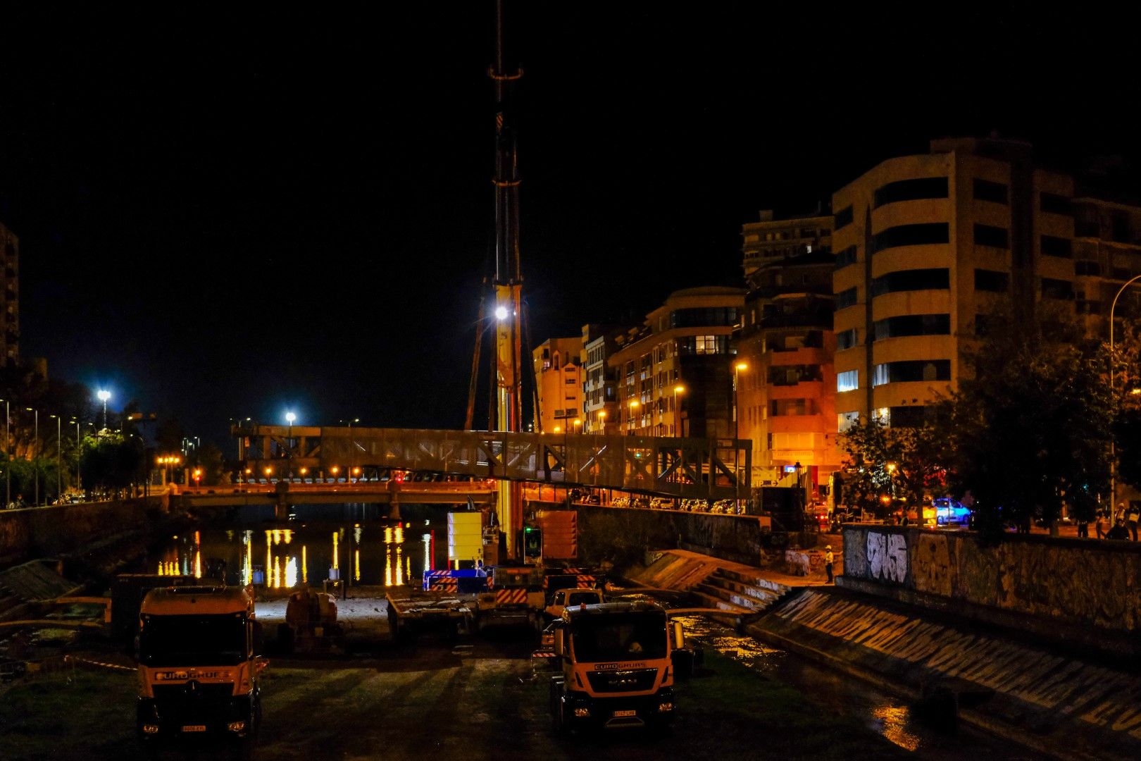 Así ha llegado el nuevo puente del CAC a Málaga