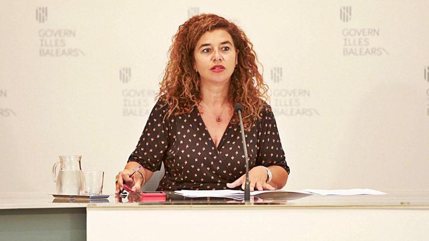 La portavoz del Ejecutivo balear, la socialista Pilar Costa, ayer tras el Consell de Govern.