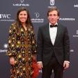 El alcalde de Madrid, José Luis Martínez-Almeida (d), junto a su esposa, Teresa Urquijo (i), a su llegada a la gala de entrega de los Premios Laureus este lunes en el Palacio Cibeles de Madrid.