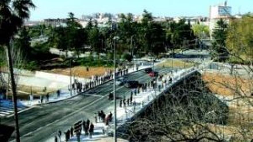 La normalidad vuelve al barrio de San Roque tras abrirse el nuevo puente