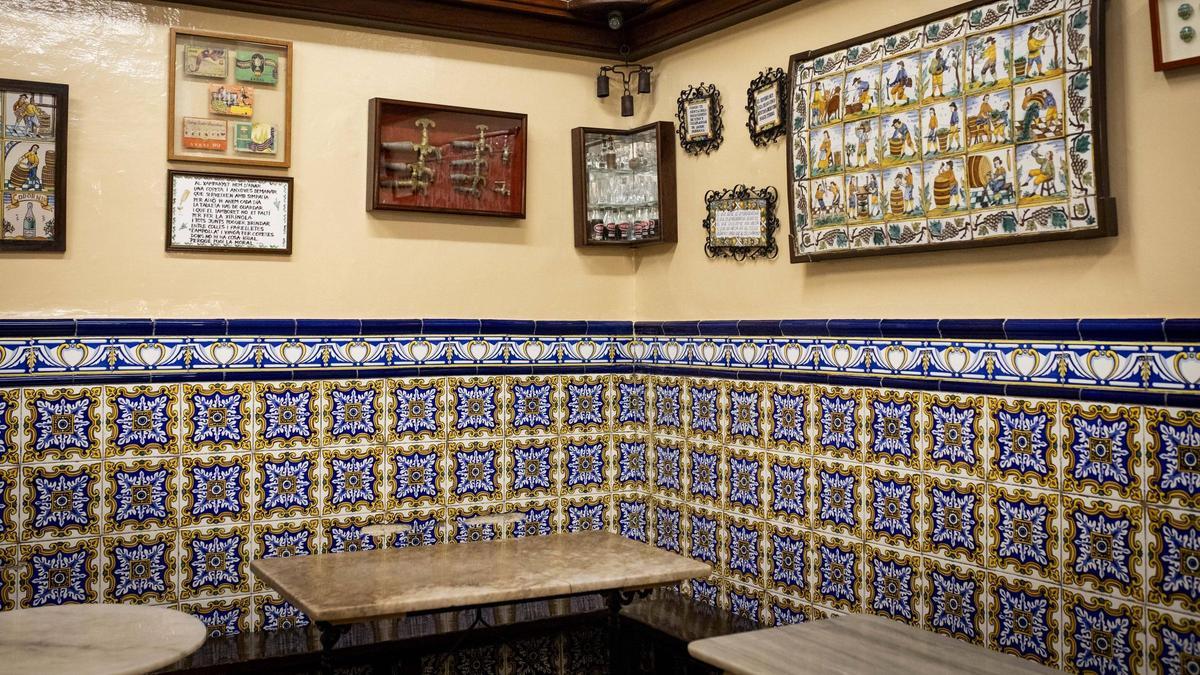 El primer comedor de El Xampanyet.