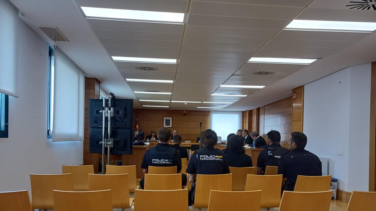 Los acusados, este martes, en el banquillo de la Sección Primera de la Audiencia Provincial de Castellón.