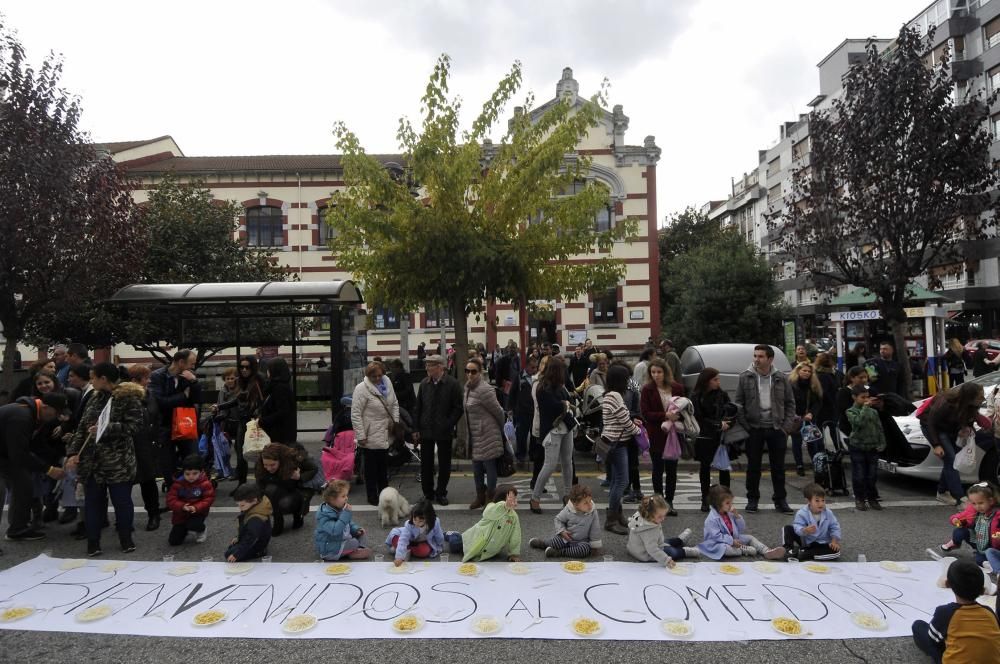 Protesta padres de alumnos de los colegios Liceo-Aniceto Sela