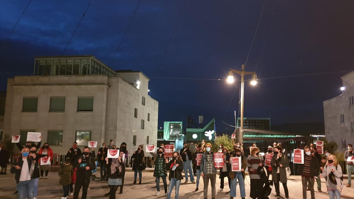 Los hosteleros del Casco Vello protestan por la falta de antelación de la Xunta para comunicar las nuevas restricciones.