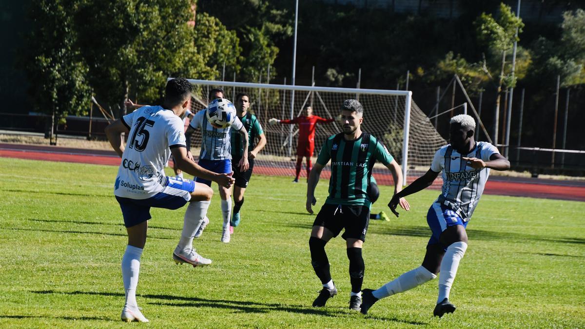 Una acción del duelo entre el Jerez y la UP Plasencia.