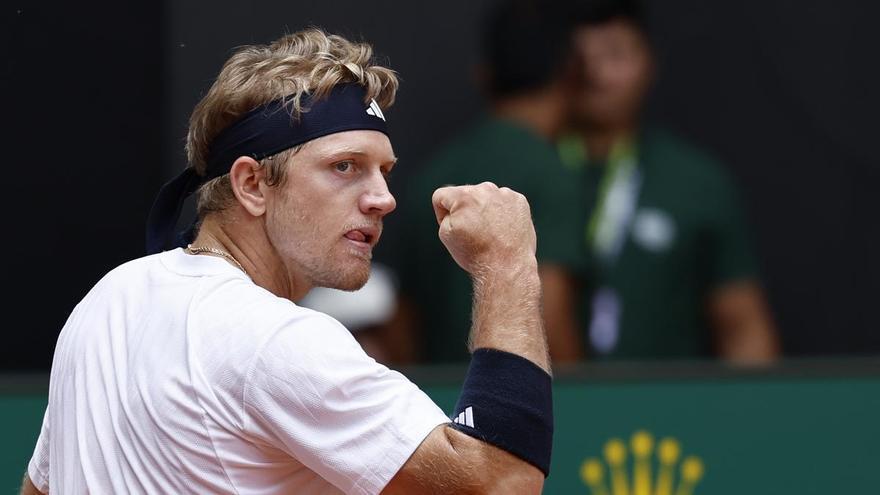 Davidovich vuelve a la tierra con un solvente triunfo ante Carreño