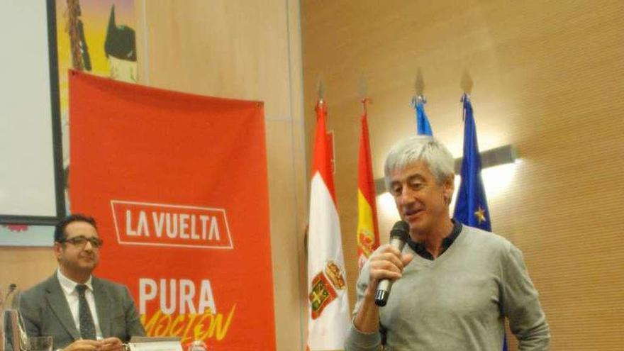 Marino Lejarreta, dirigiéndose a los asistentes a la presentación.