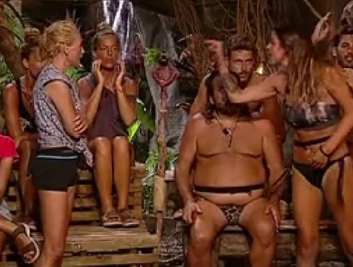 Lucía Pariente y Laura Matamoros peleando