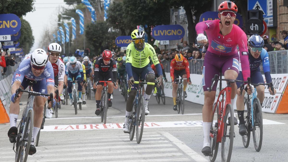 Jonathan Milan se impone en la Tirreno-Adriático. / TIRRENO-ADRIÁTICO