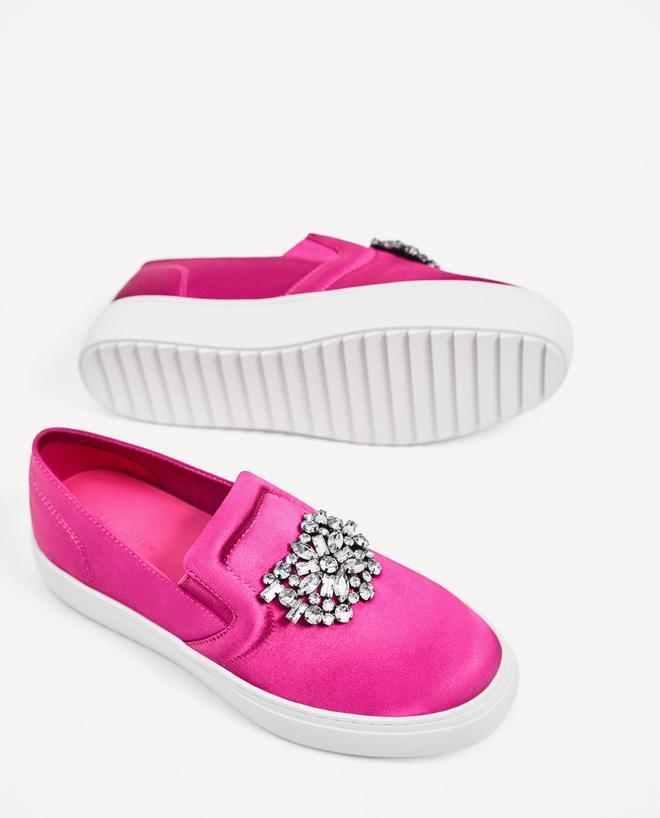 Zara y sus zapatos de plumas y 'brilli brilli': Sneakers rosa (39,95 euros).