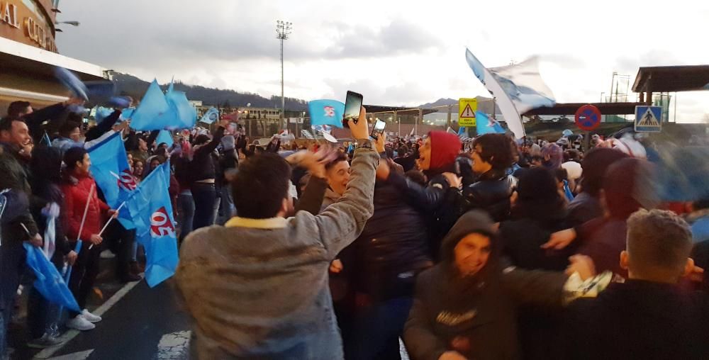 La afición apoyó al equipo antes del partido para darle un empujón fuera del descenso