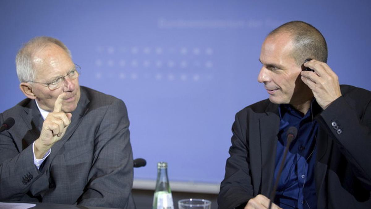 El ministro de Finanzas griego, Yanis Varufakis (derecha), y su homólogo alemán, Wolfgang Schäuble.