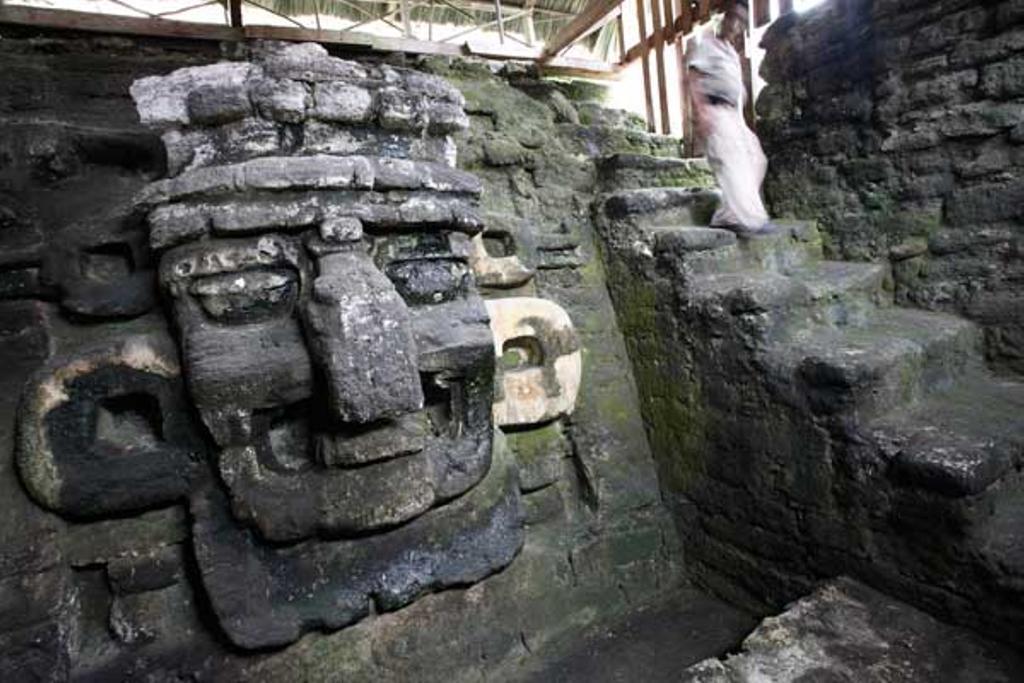 Escultura de una máscara