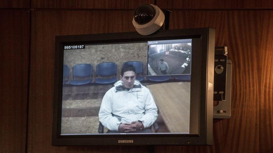 El asesino de Nuevo Roces testifica por videoconferencia durante la vista de apelación.