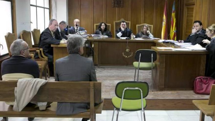 Los dos acusados el día del juicio el pasado 17 de febrero en la Audiencia Provincial.