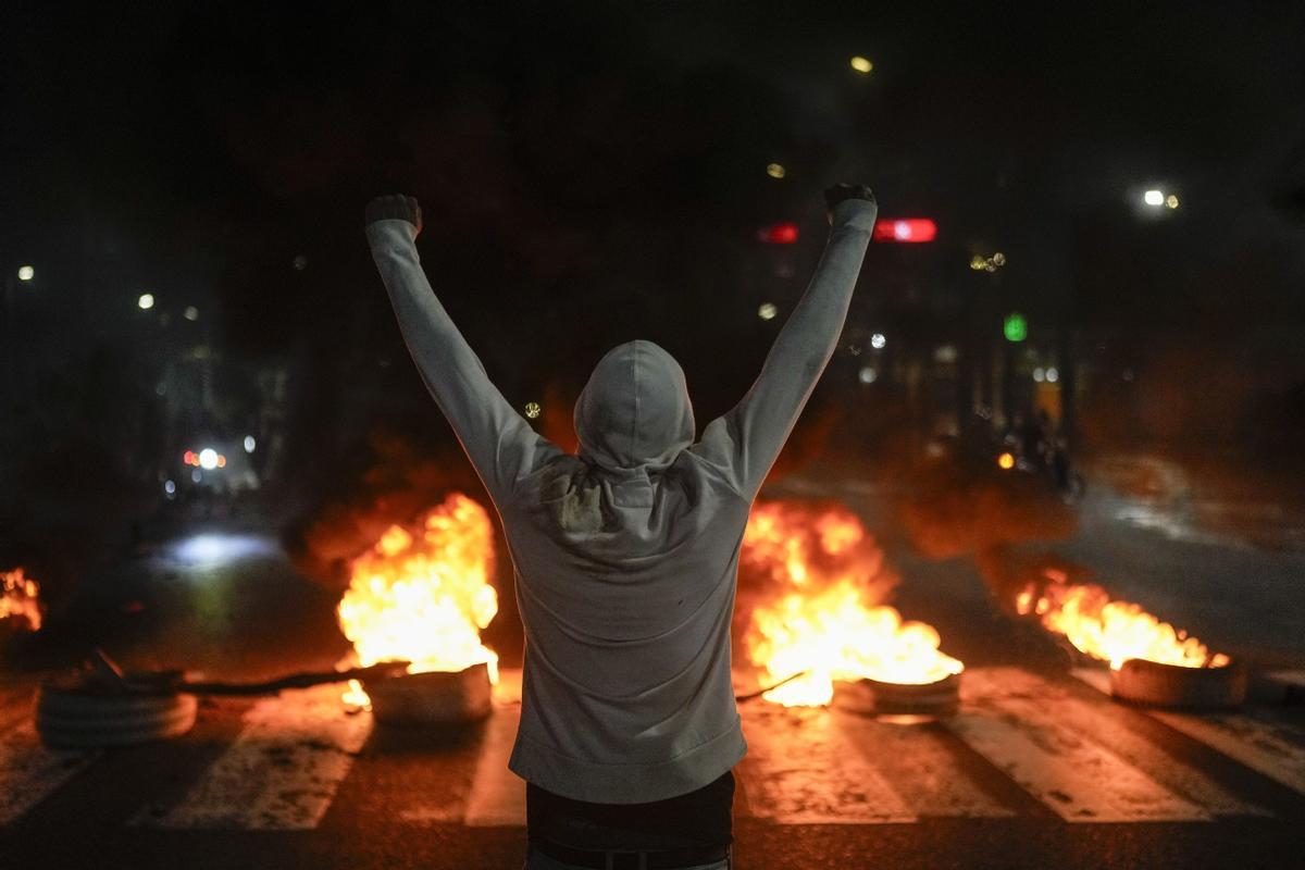 Venezuela election results, live: Minutes, protests and Nicolás Maduro’s last minutes