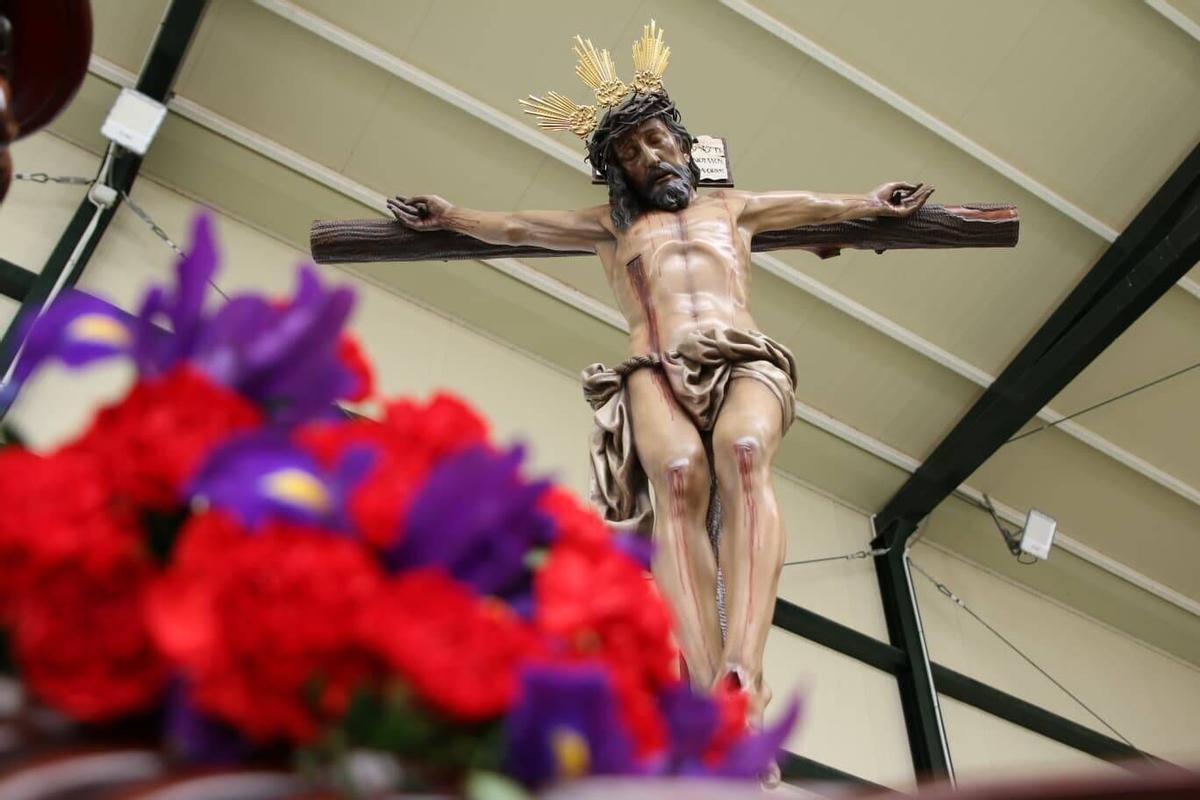 Montilla. Santísimo Cristo del Amor, obra de Amadeo Ruiz Olmos, preparado para su salida