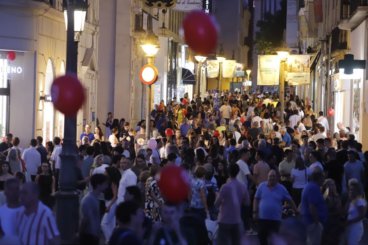 El centro de Córdoba se llena de ambiente en la Shopping Night 2025