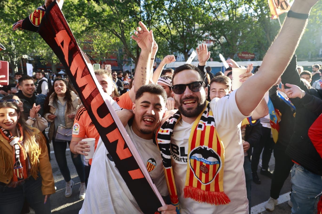 Mestalla es una fiesta en las horas previas a la final