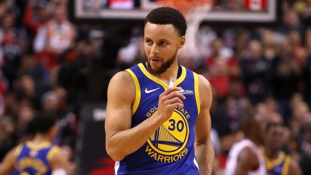Curry lidera la remontada de los Warriors
