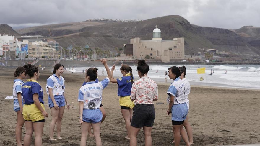 La lucha toma la playa de Las Canteras