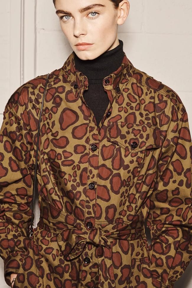 Nos encanta este vestido estampado de la nueva colección SRPLS de Zara