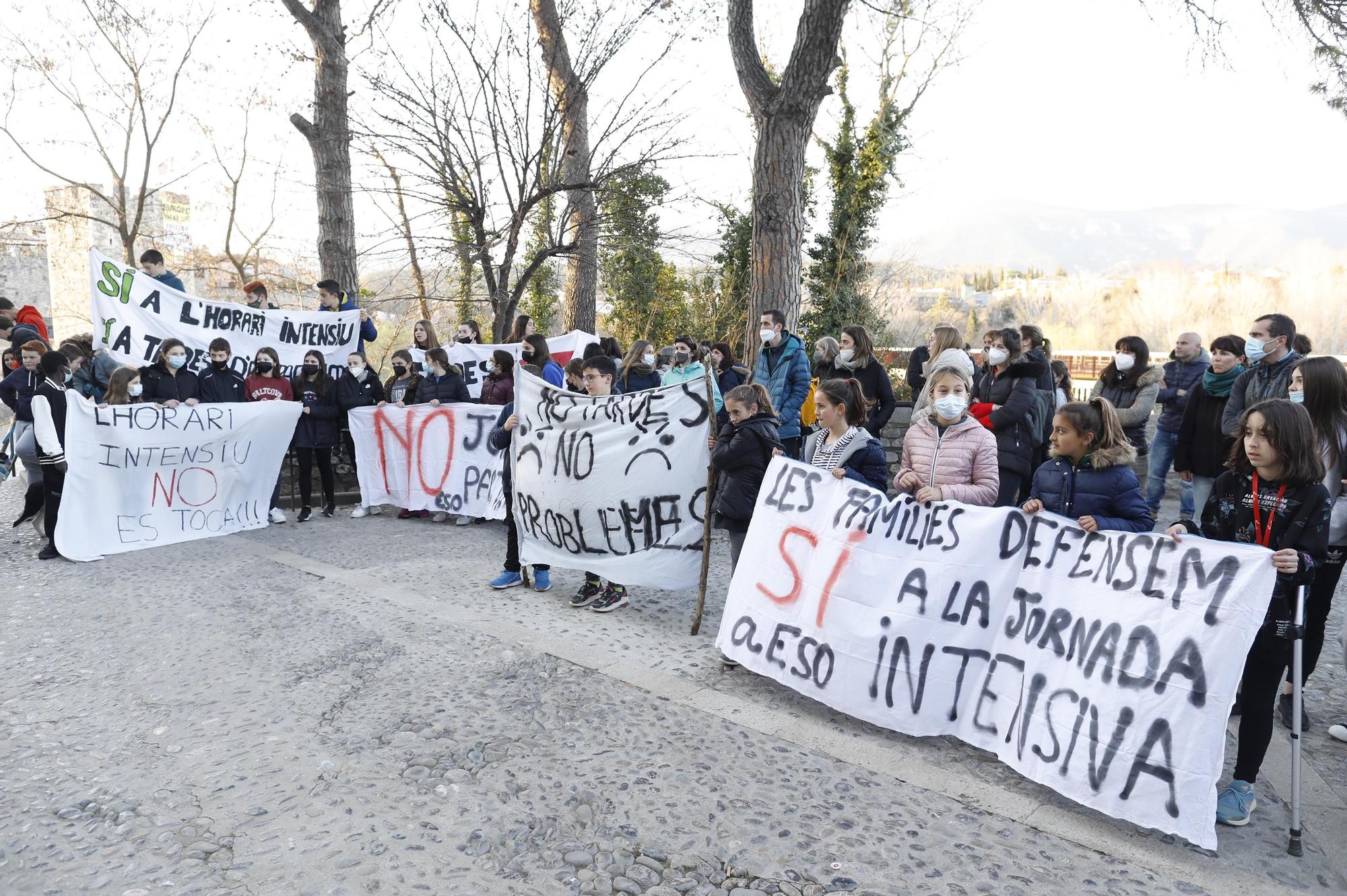 L’institut escola Salvador Vilarrasa de Besalú reivindica la jornada compacta